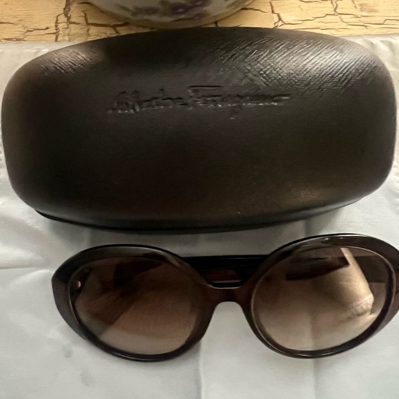Salvatore Ferragamo Women\'s Oversized Round Sunglasses - black